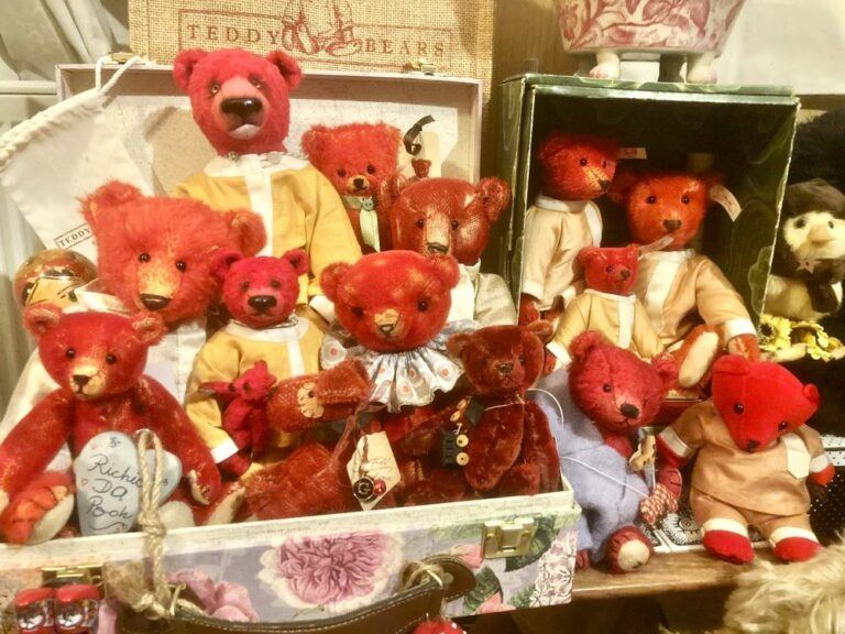 Inside the World of Teddy Bear Collectors: 1700 Bears of Richard ...