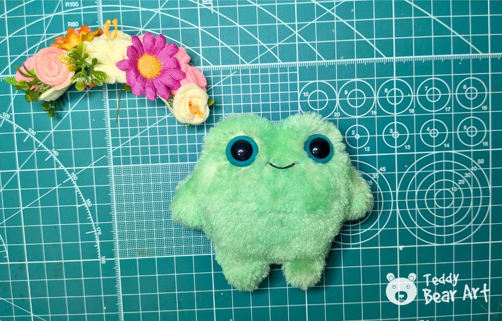 Free Frog Plush Sewing Pattern with an Easy Tutorial