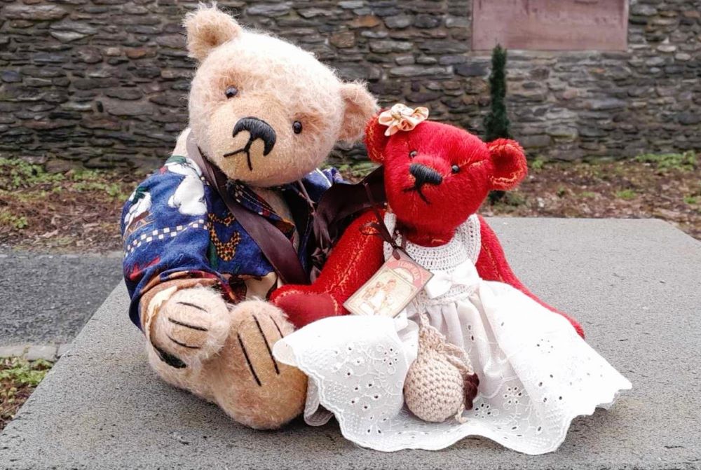Discovering the Artistry: All About Teddy Bear Maker Nadine Van den Broele