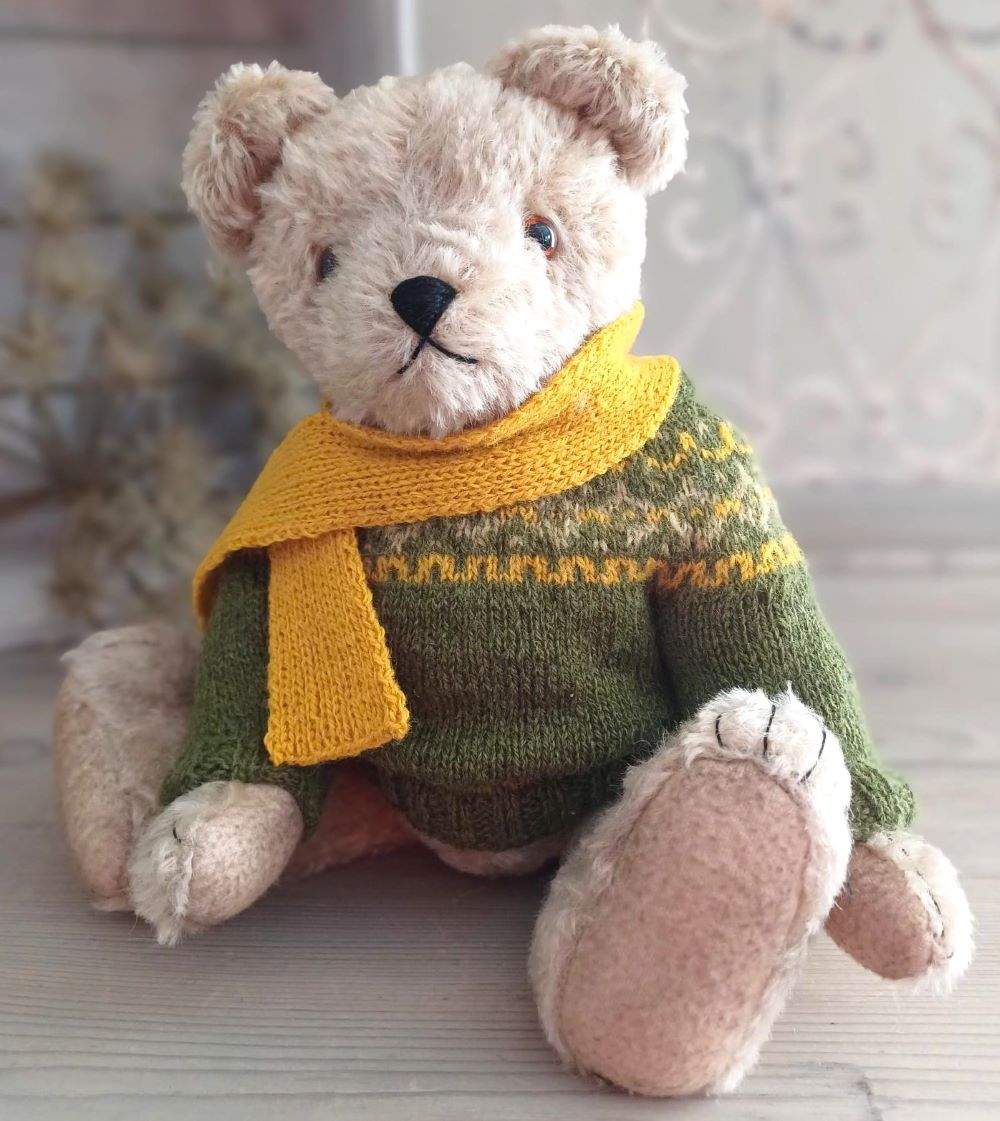 Celebrating 10 Years with Handmade Teddy Bears by Helen Dekker