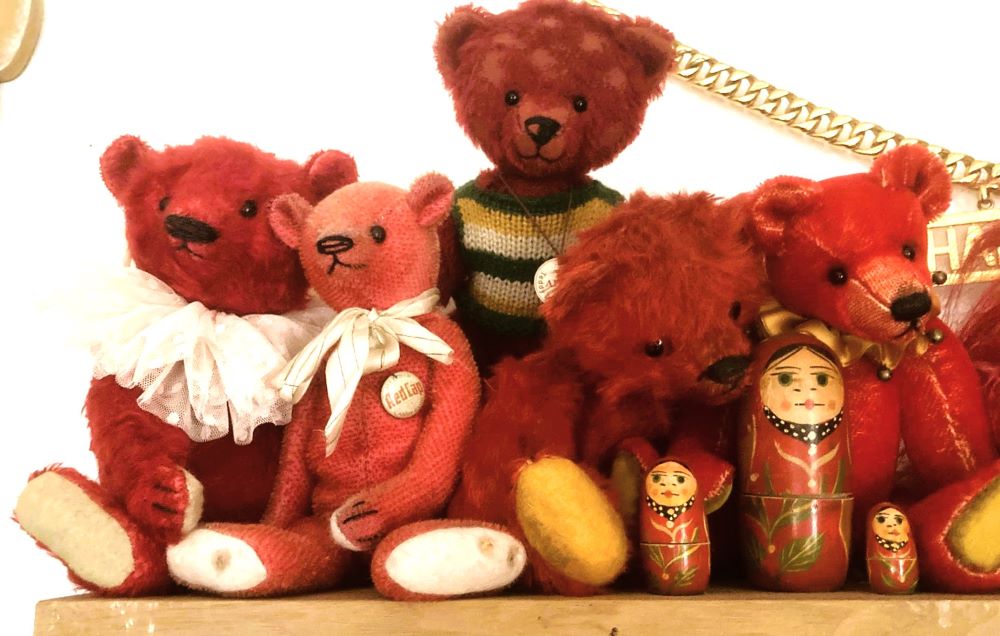 Inside the World of Teddy Bear Collectors: 1700 Bears of Richard Backschas