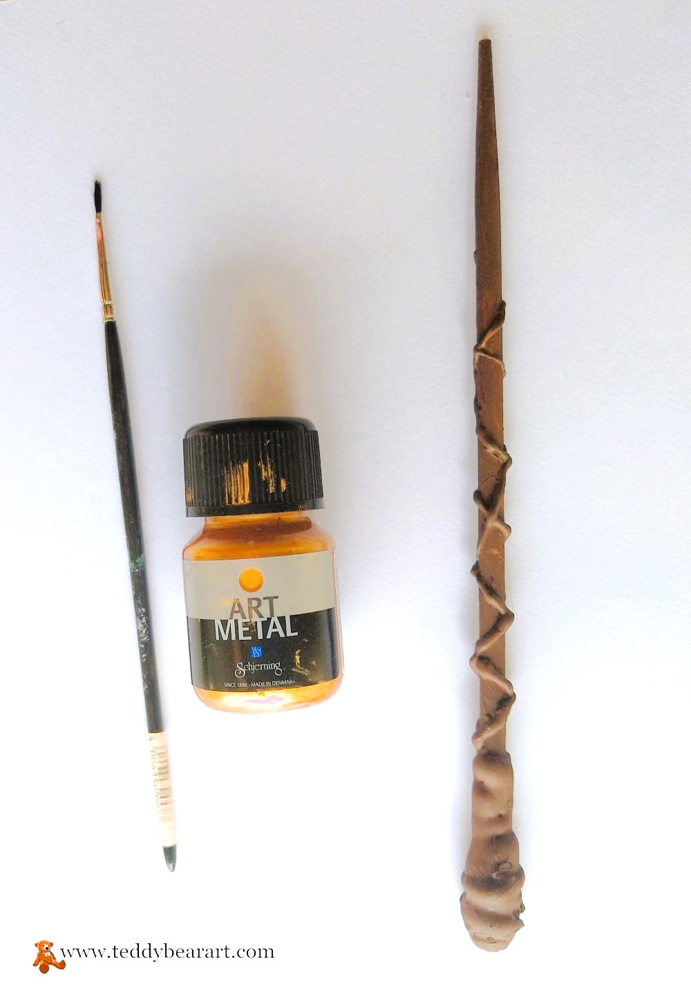 Crafting a DIY Harry Potter Magic Wand in 15 Minutes
